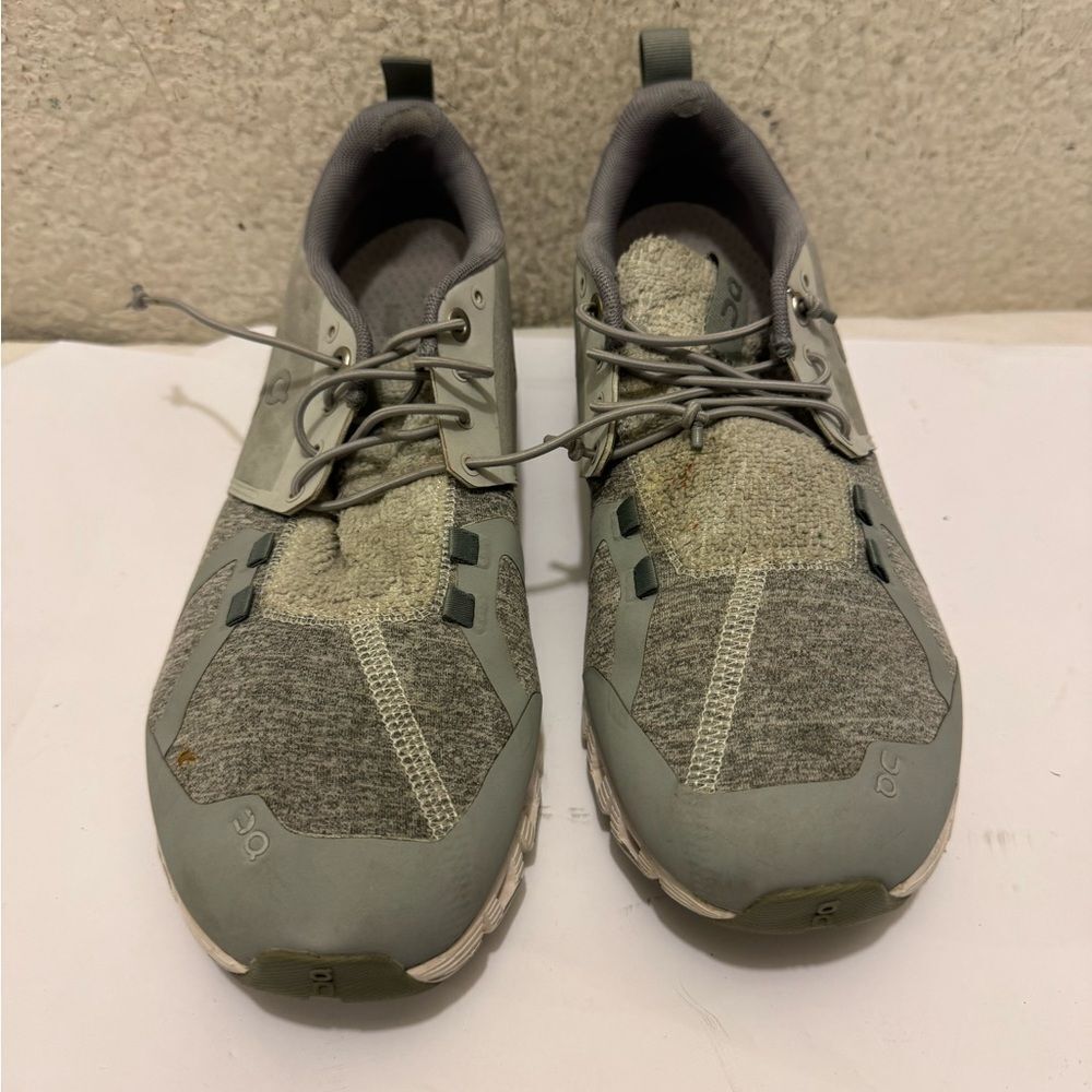 On Running women’s Light Gray Athletic Shoes size 8.5
